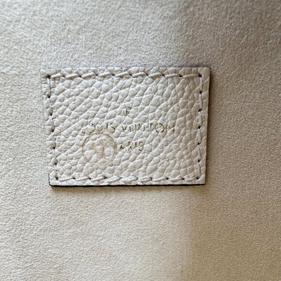 Louis Vuitton  Loop Giant Monogram Empreinte Hobo Shoulder Bag Creme - Picture 15 of 15